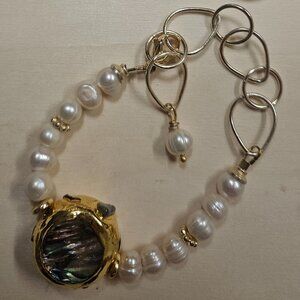 Fresh water pearls bracelet